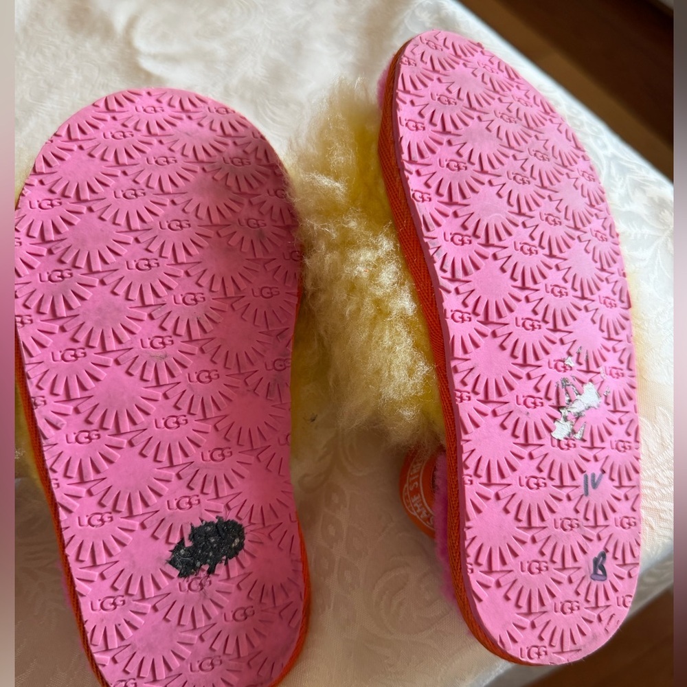 Sesame Street X UGG Slippers *PLAY* - Picture 6 of 6
